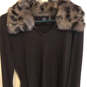 Beautiful sweater brown with a faux fur collar
